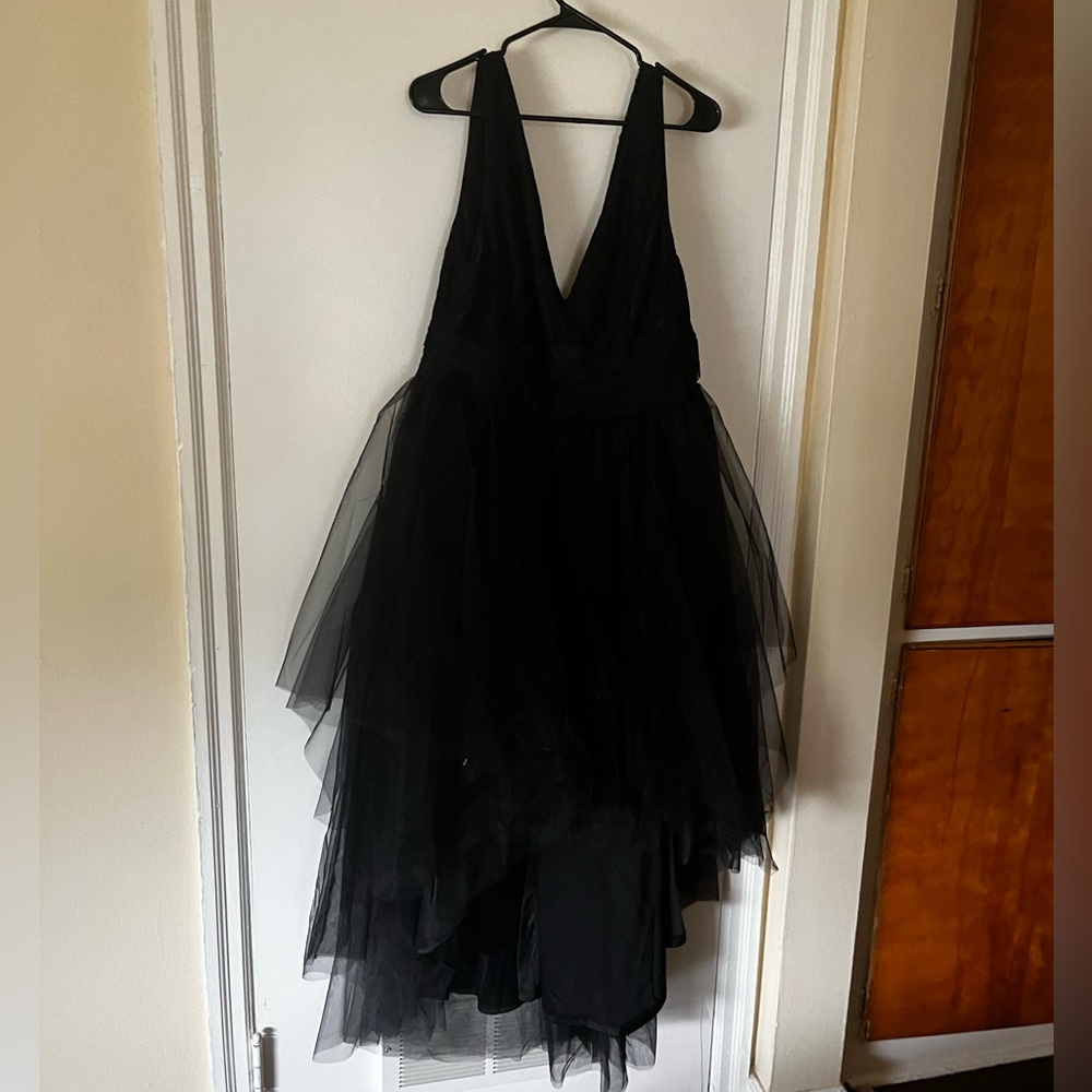 Perfect dress for prom long in the back short in the front.